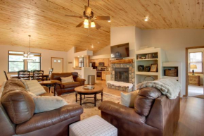 Wooded Torreon Cabin with Furnished Deck and Grill